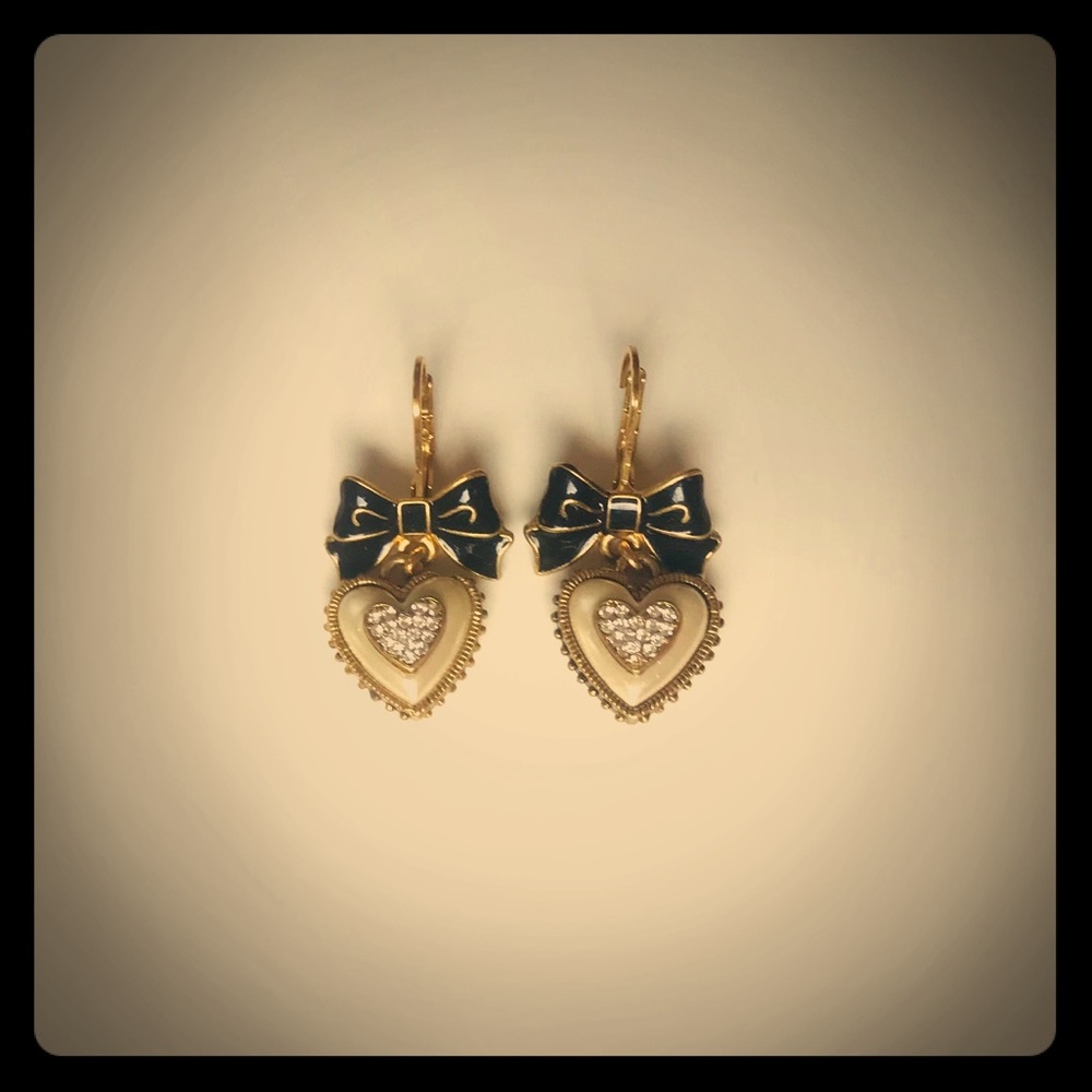 Betsey Johnson “Be Mine” heart earrings